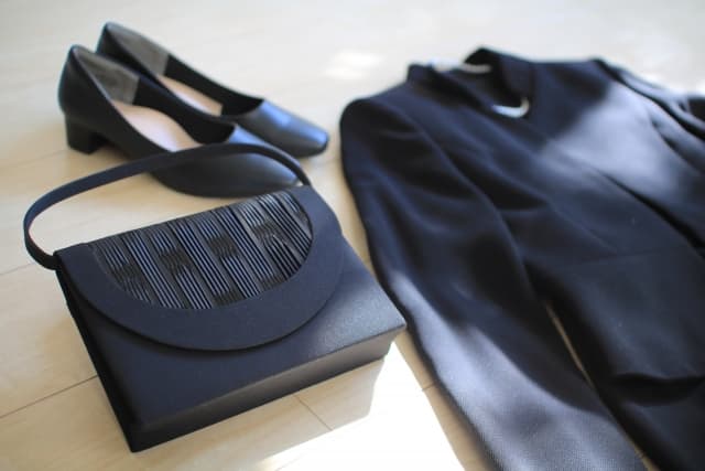 お別れ会　女性の服装マナー